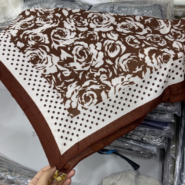 百搭款带磁铁吸口方巾几何防风棉麻丝巾复古时尚方巾（没有运费险）