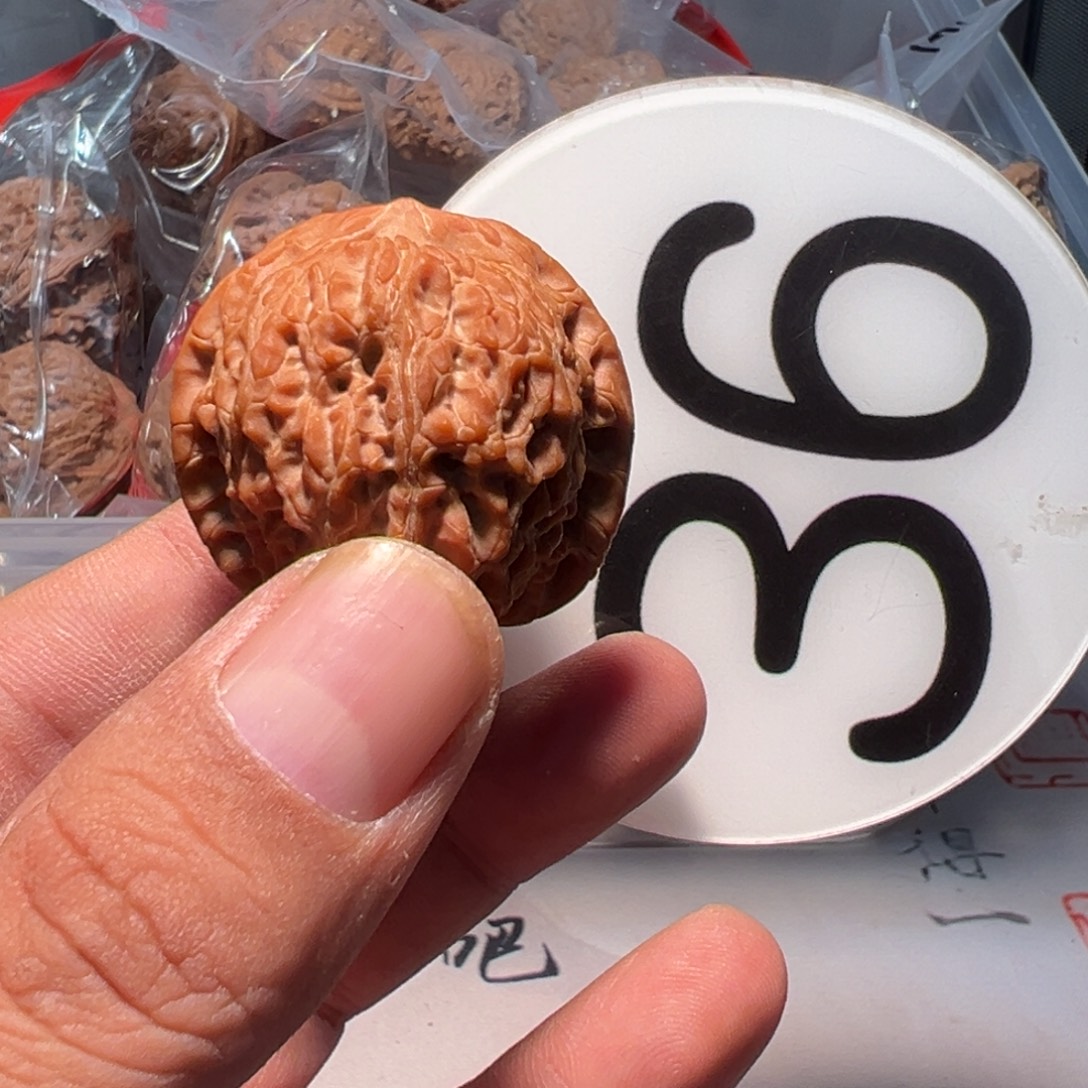 长***儿文玩核桃，白色36号