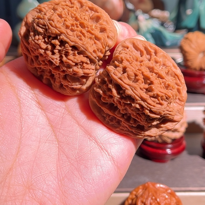 崔***辉吊坠文玩核桃南疆石