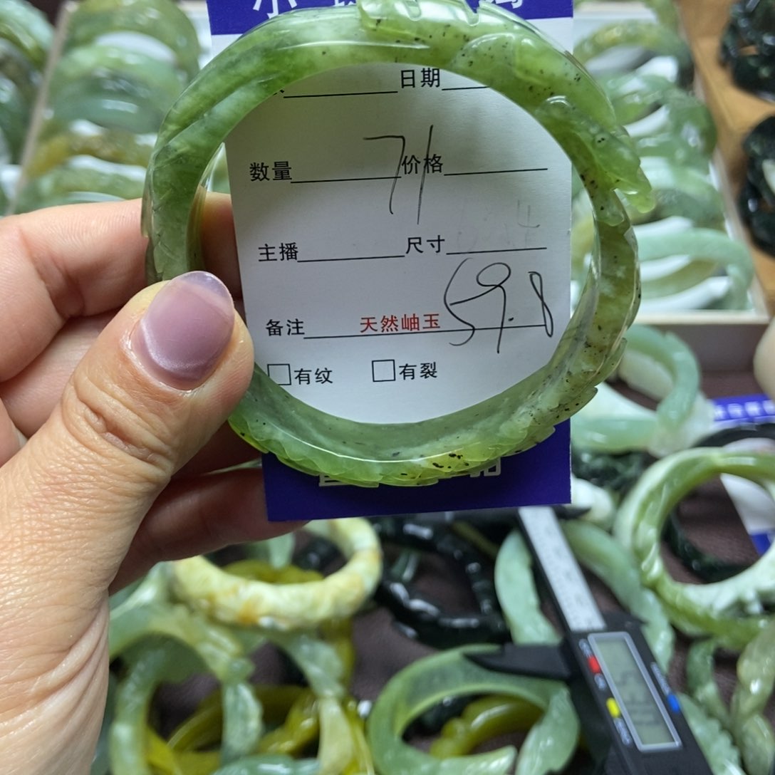 蛇纹石玉手镯未镶嵌