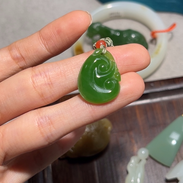 和田玉未镶嵌珠宝半成品阳绿灵芝