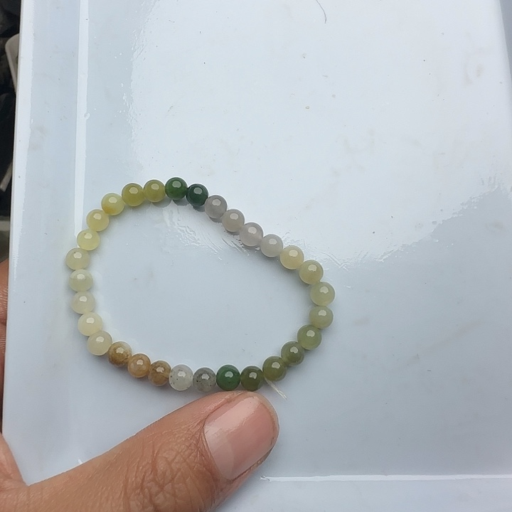 淡***的和田玉（糖玉）未镶嵌珠宝半成品