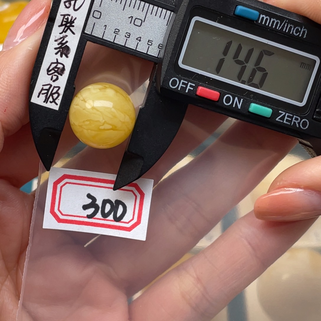 蜜蜡裸石未镶嵌苏*