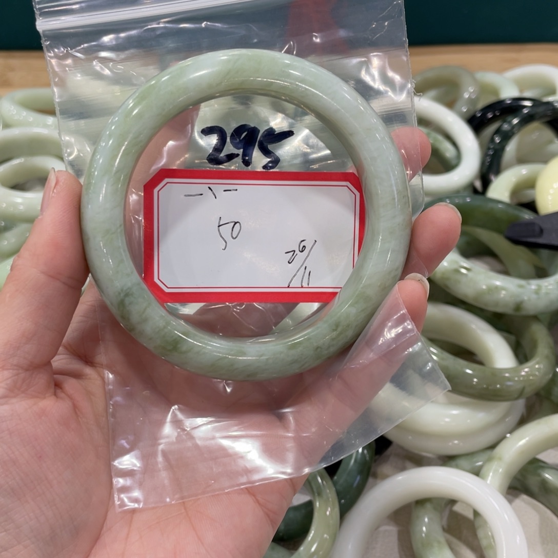 一***一蛇纹石玉未镶嵌手镯