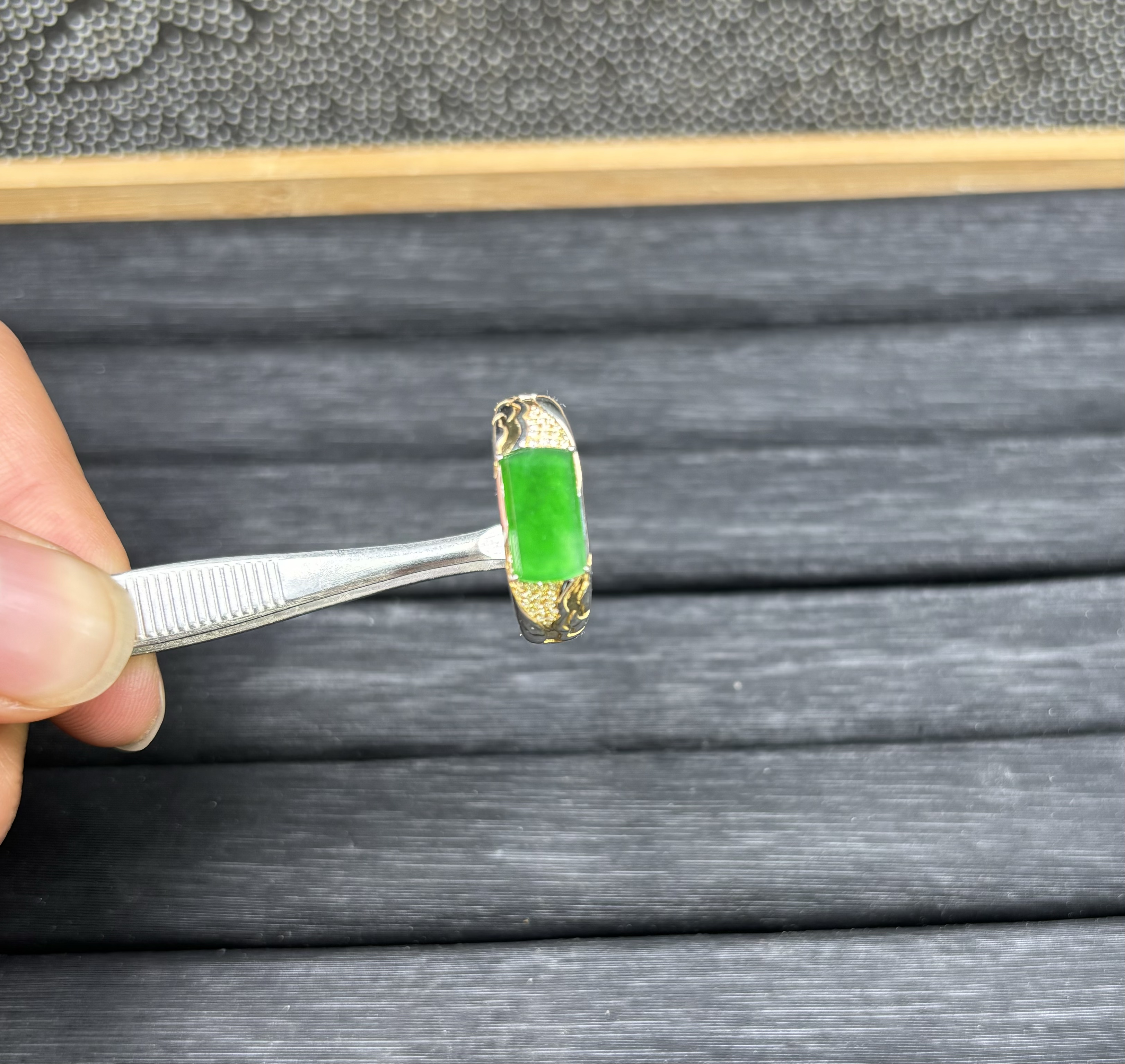 流金岁月 Golden Days 正冰阳绿马鞍戒指 天然缅甸翡翠