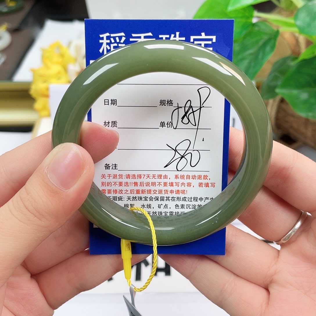 和田玉手镯未镶嵌