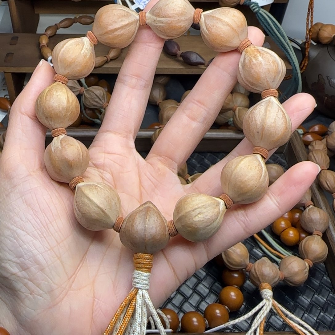 手串橄榄核12。2.0*2.4三花