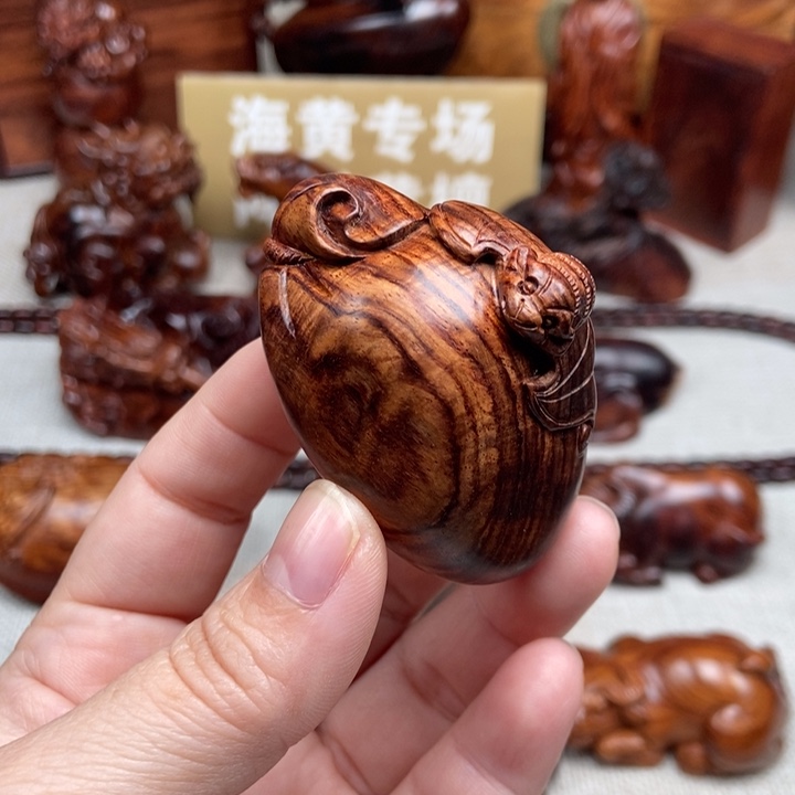 花梨木类端景台福袋28.5克左右