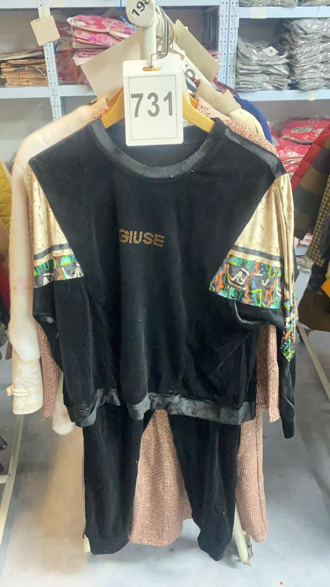 731-女士休闲短款服装时尚上衣