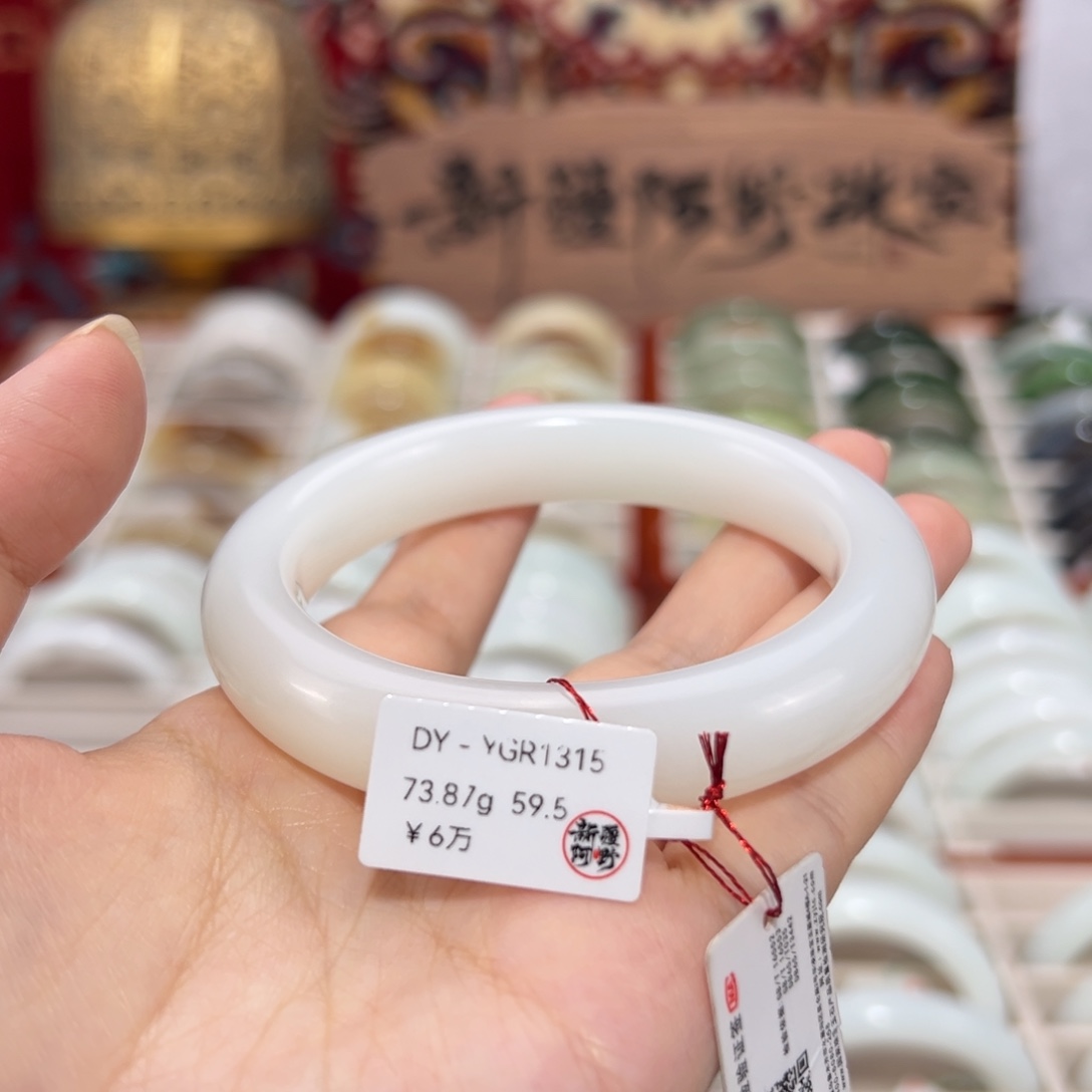 和田玉未镶嵌手镯
