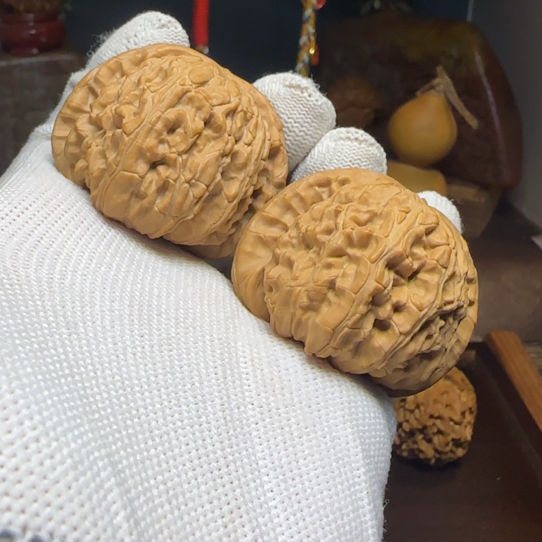 文玩核桃把件球白（有修）