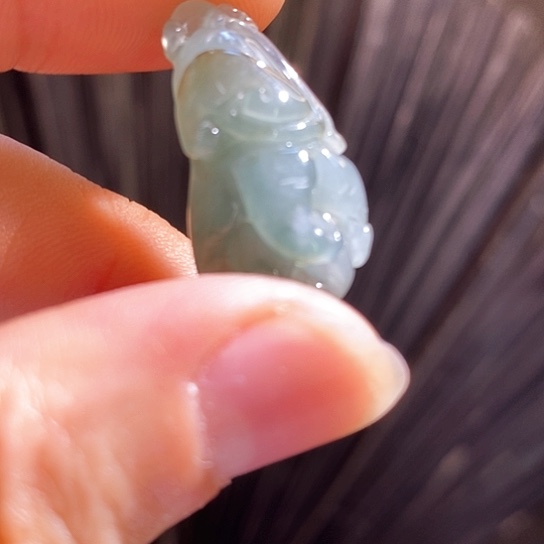 翡翠未镶嵌颈饰Stoop to