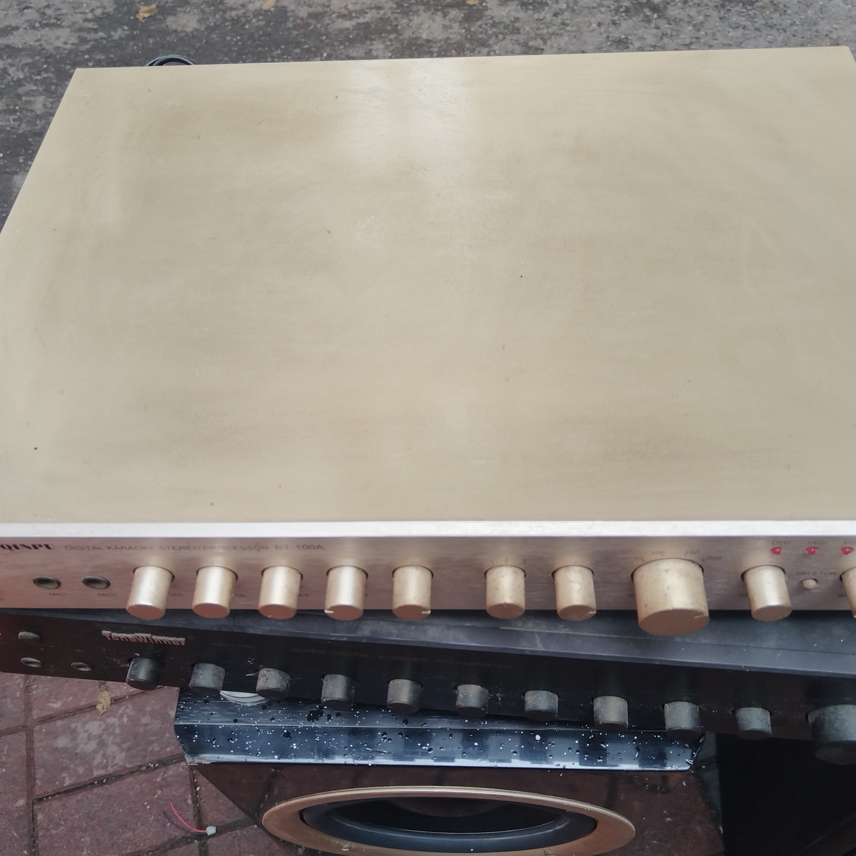 8新  家用效果器一台，不包邮费，不支持七天无理由退货