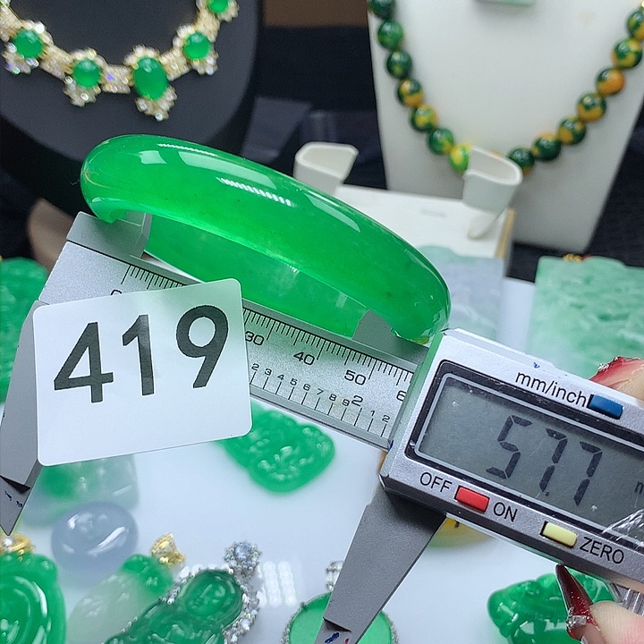 翡翠吊坠(赠链)未镶嵌