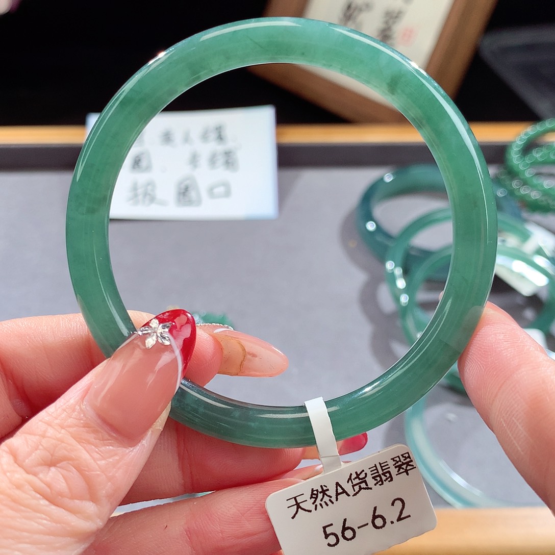翡翠手镯（圆镯）未镶嵌