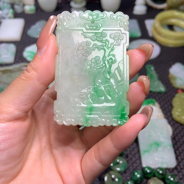 豪***生未镶嵌挂件翡翠清