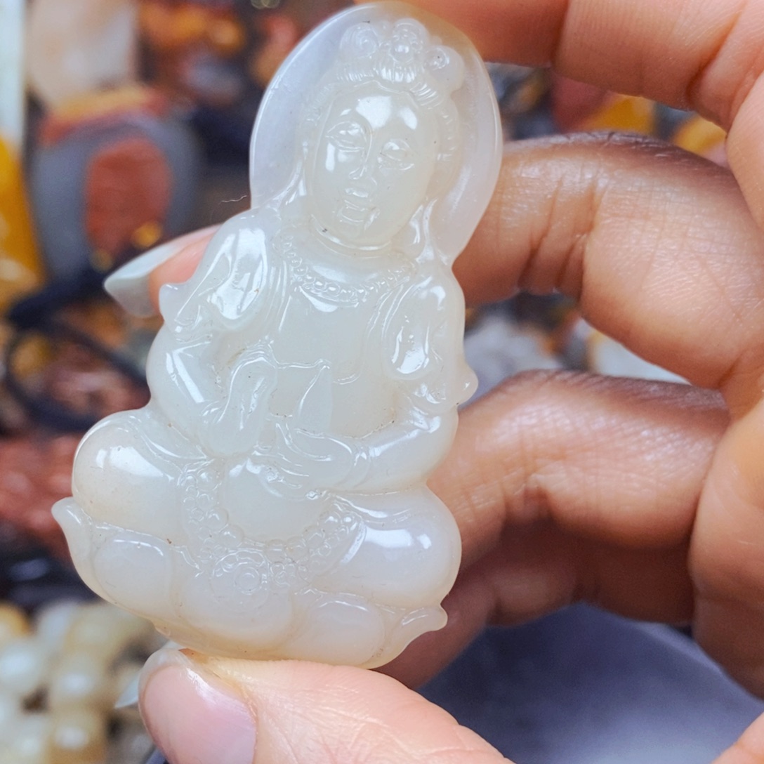 石英质玉（黄龙玉）未镶嵌颈饰