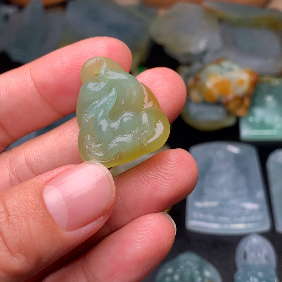 定制翡翠未镶嵌九尾狐