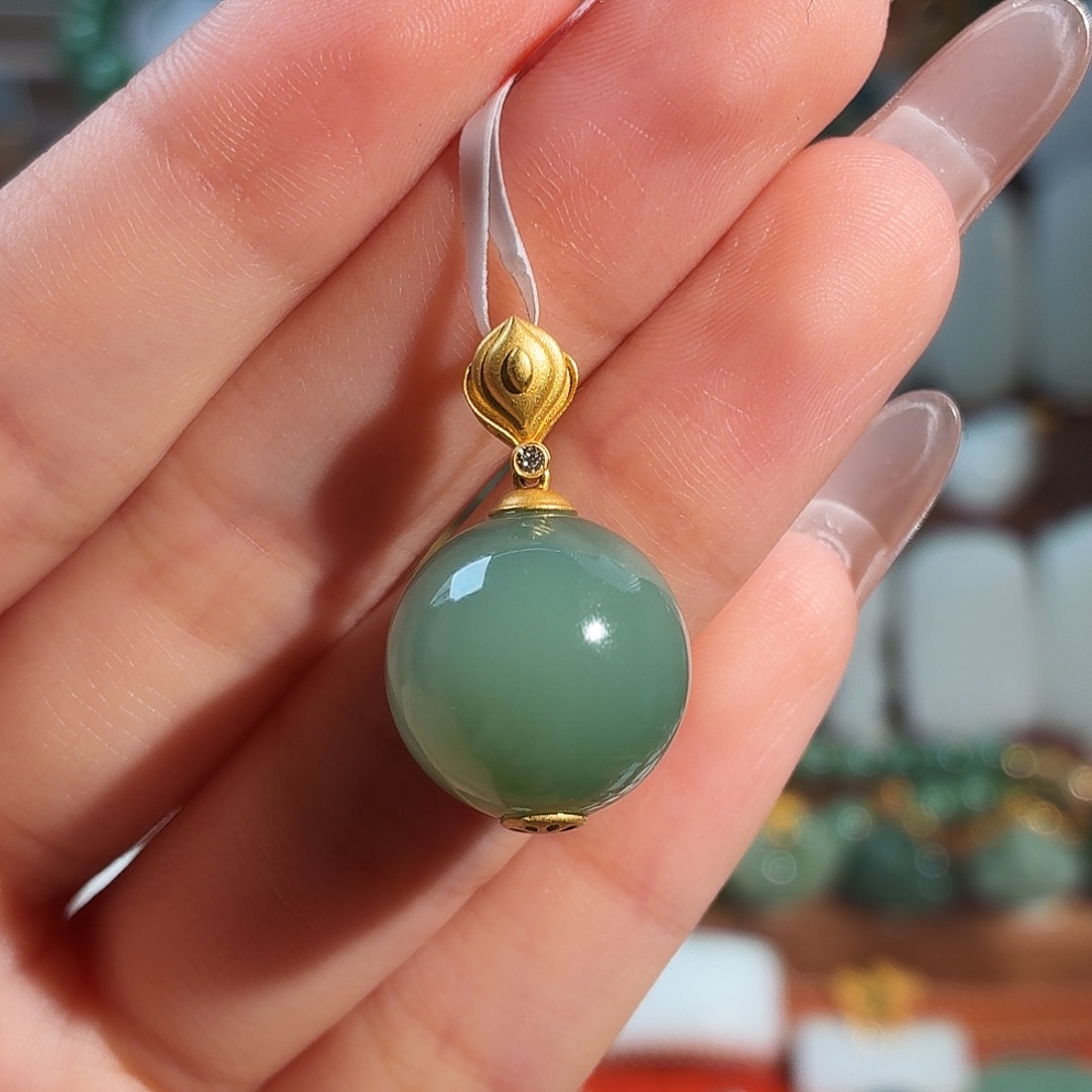 和田玉18K金镶嵌颈饰T