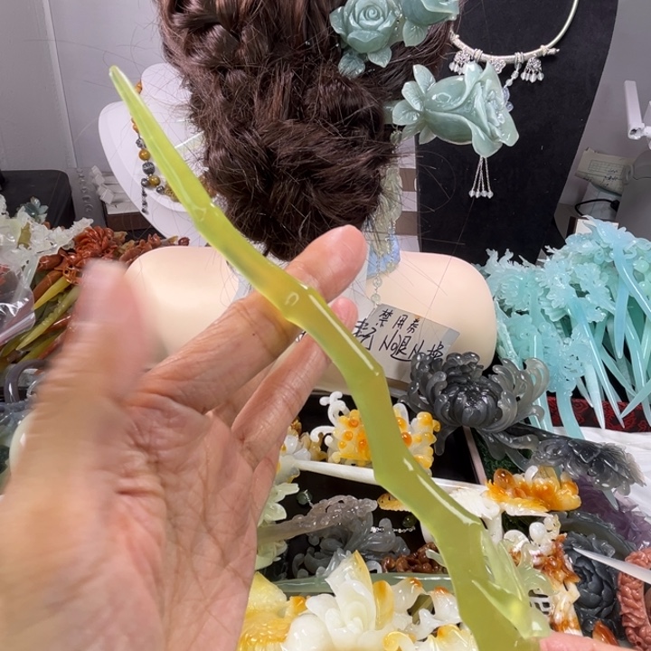 未镶嵌岫玉发饰瑕疵