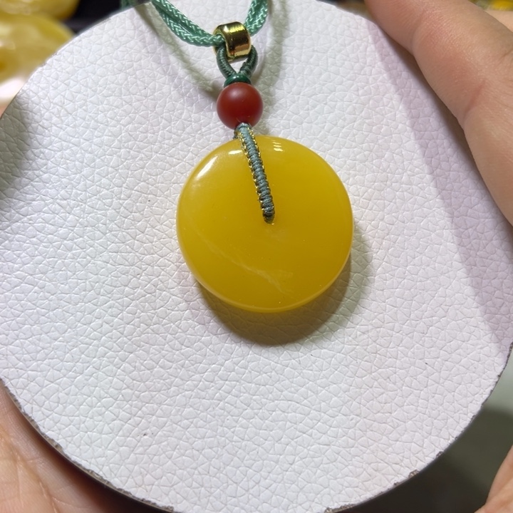 未镶嵌颈饰琥珀琥珀吊坠