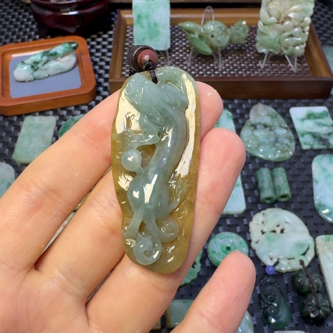 翡翠颈饰未镶嵌龙*翡翠颈饰未镶嵌..