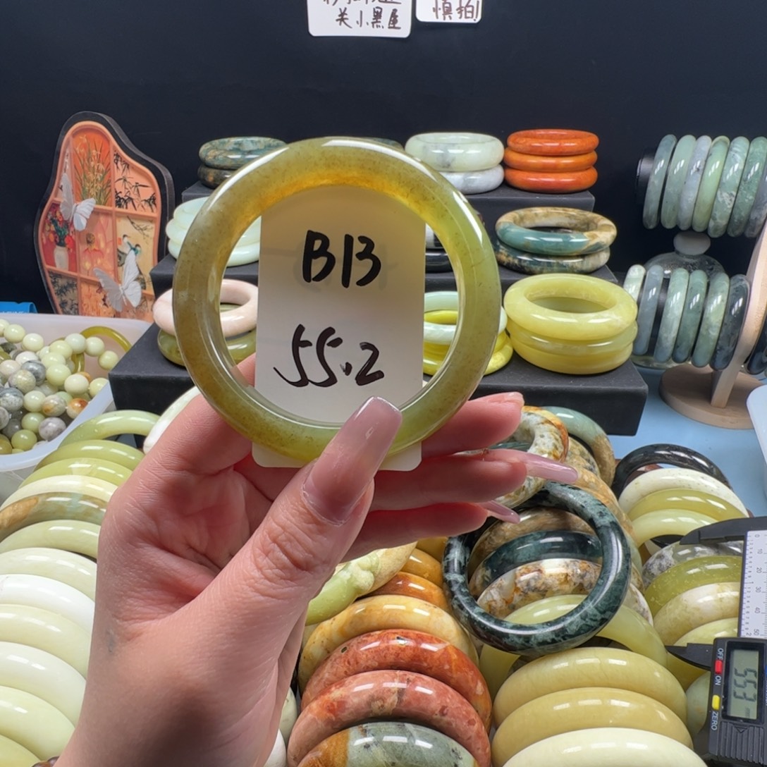 柒***瑤蛇纹石玉未镶嵌手镯