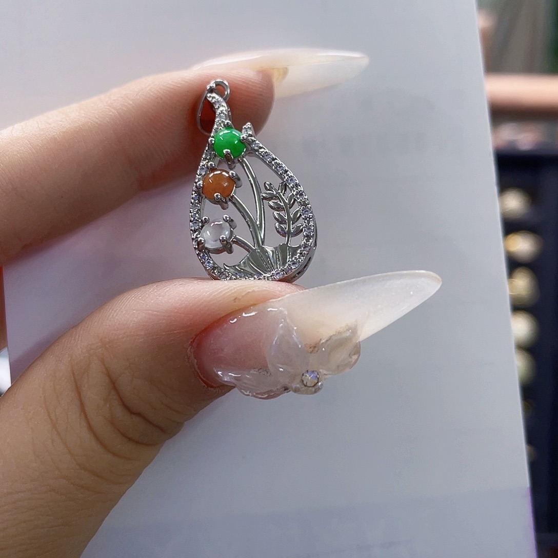 翡翠未镶嵌颈饰天然翡翠Ａ货