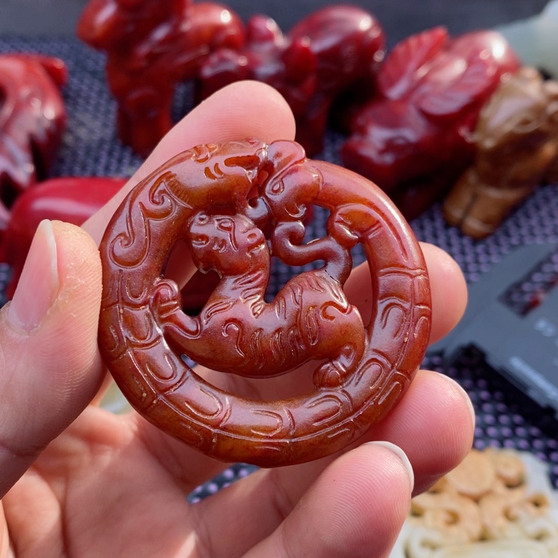 蛇纹石玉颈饰未镶嵌