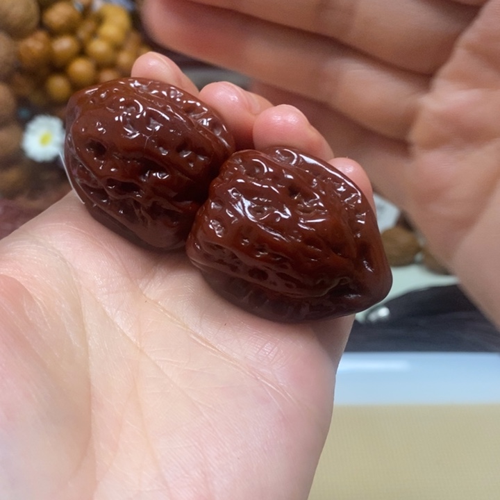 文玩核桃吊坠赤龙鸡心