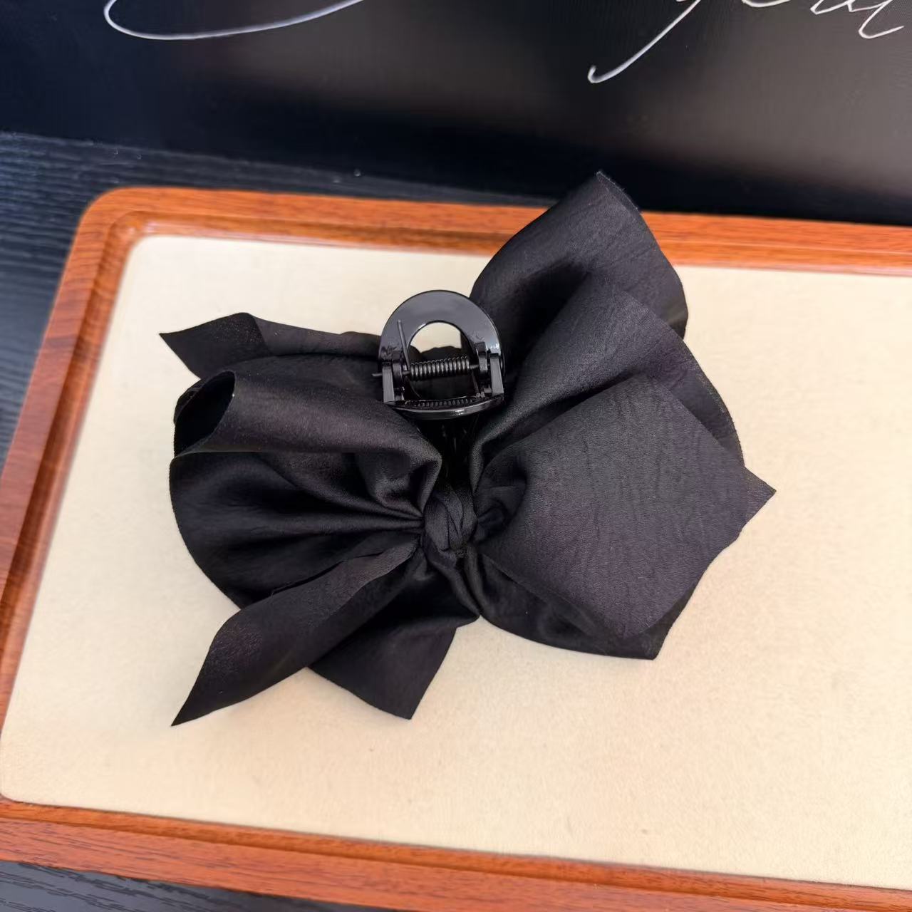 高级感缎面碎花蝴蝶结抓夹女时尚百搭发饰