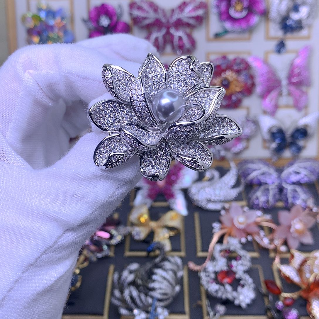 合成立方氧化锆铜胸针胸花