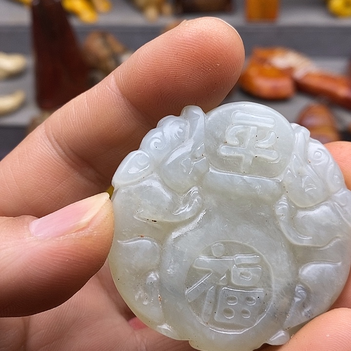 未镶嵌蛇纹石玉颈饰