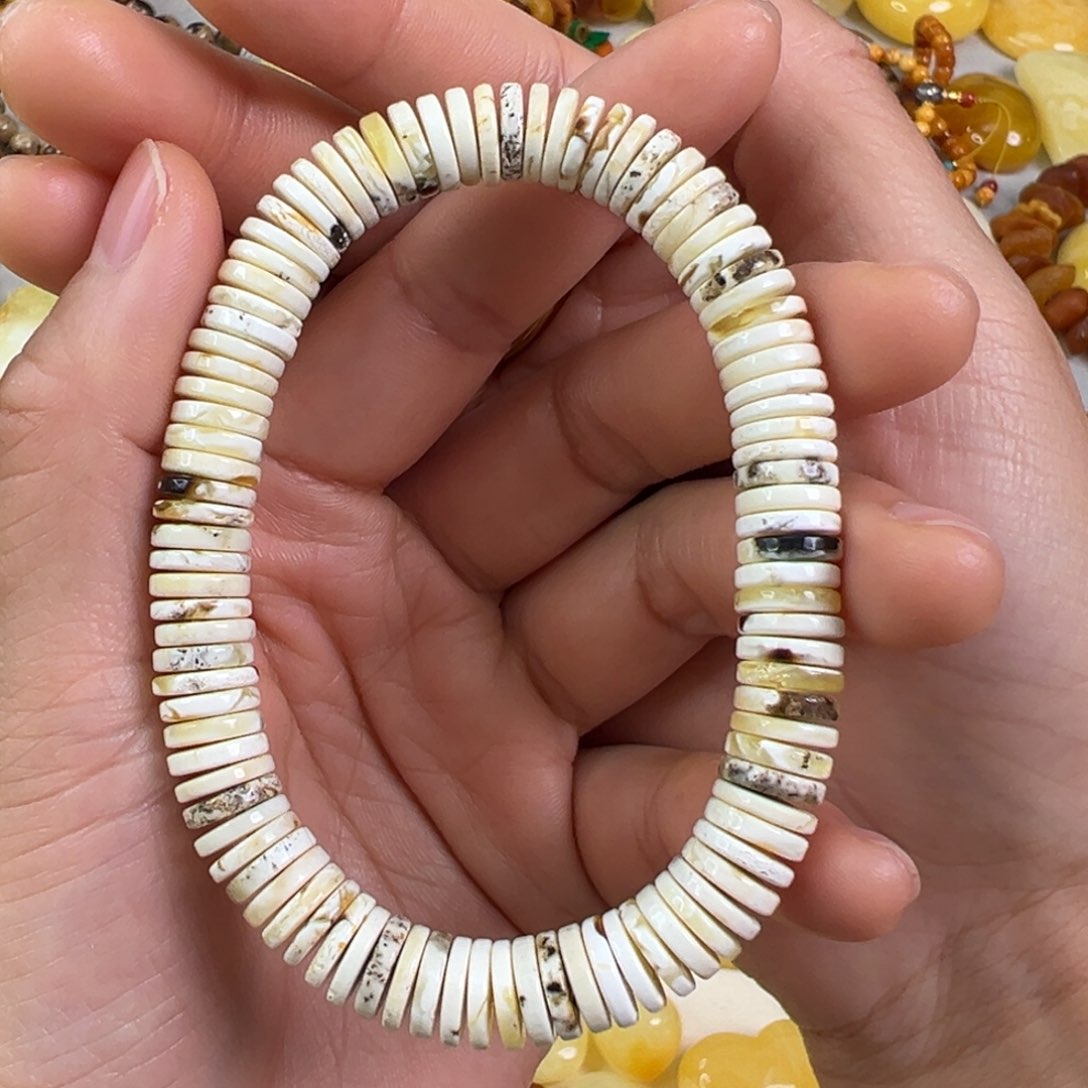 蜜蜡裸石未镶嵌蜜蜡