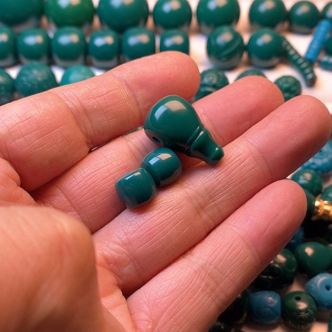 琉璃颈饰挑****。1111111111111111