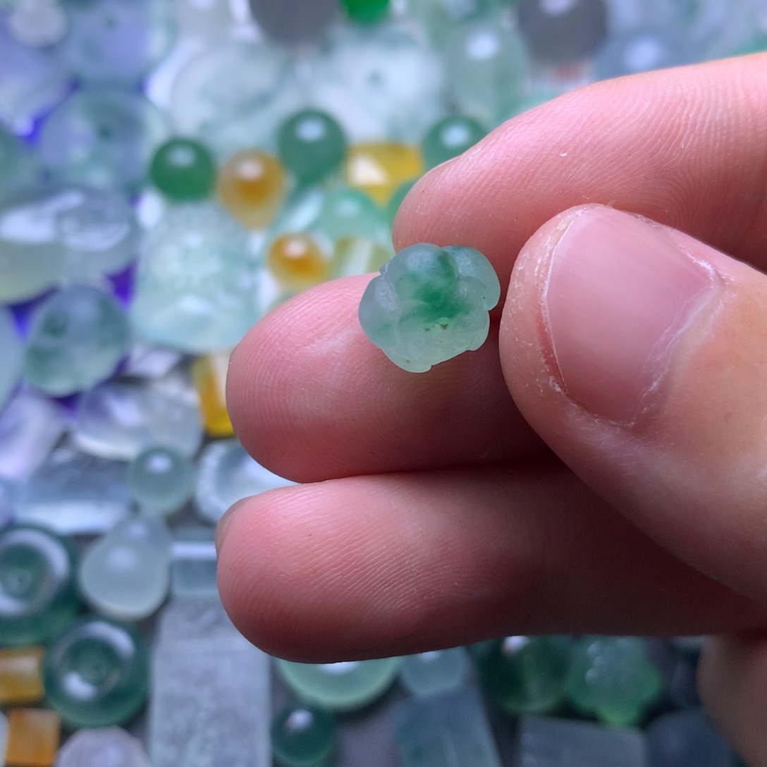 定制翡翠未镶嵌挂件