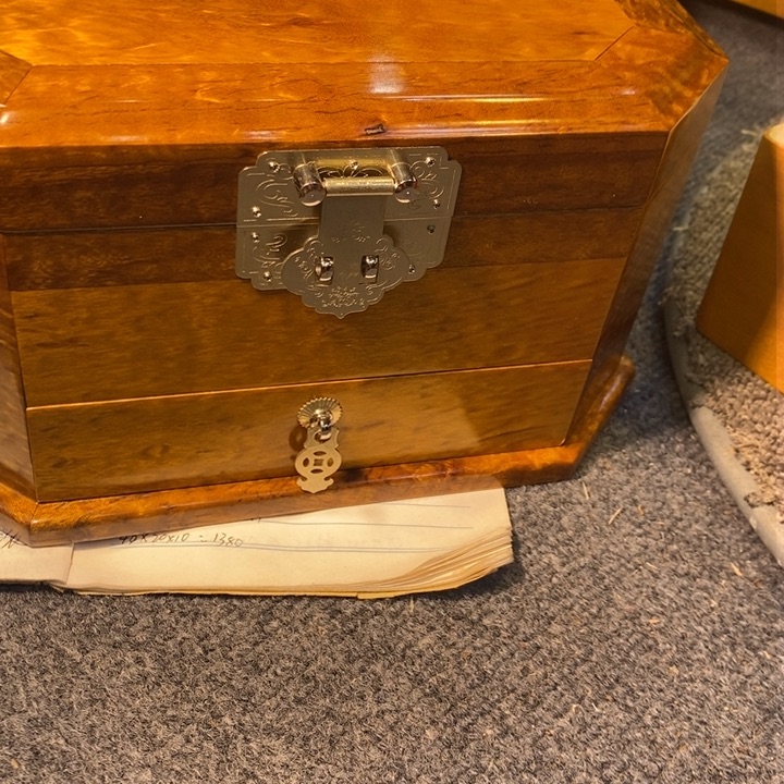 乌木类成套家具兰****人八角盒子