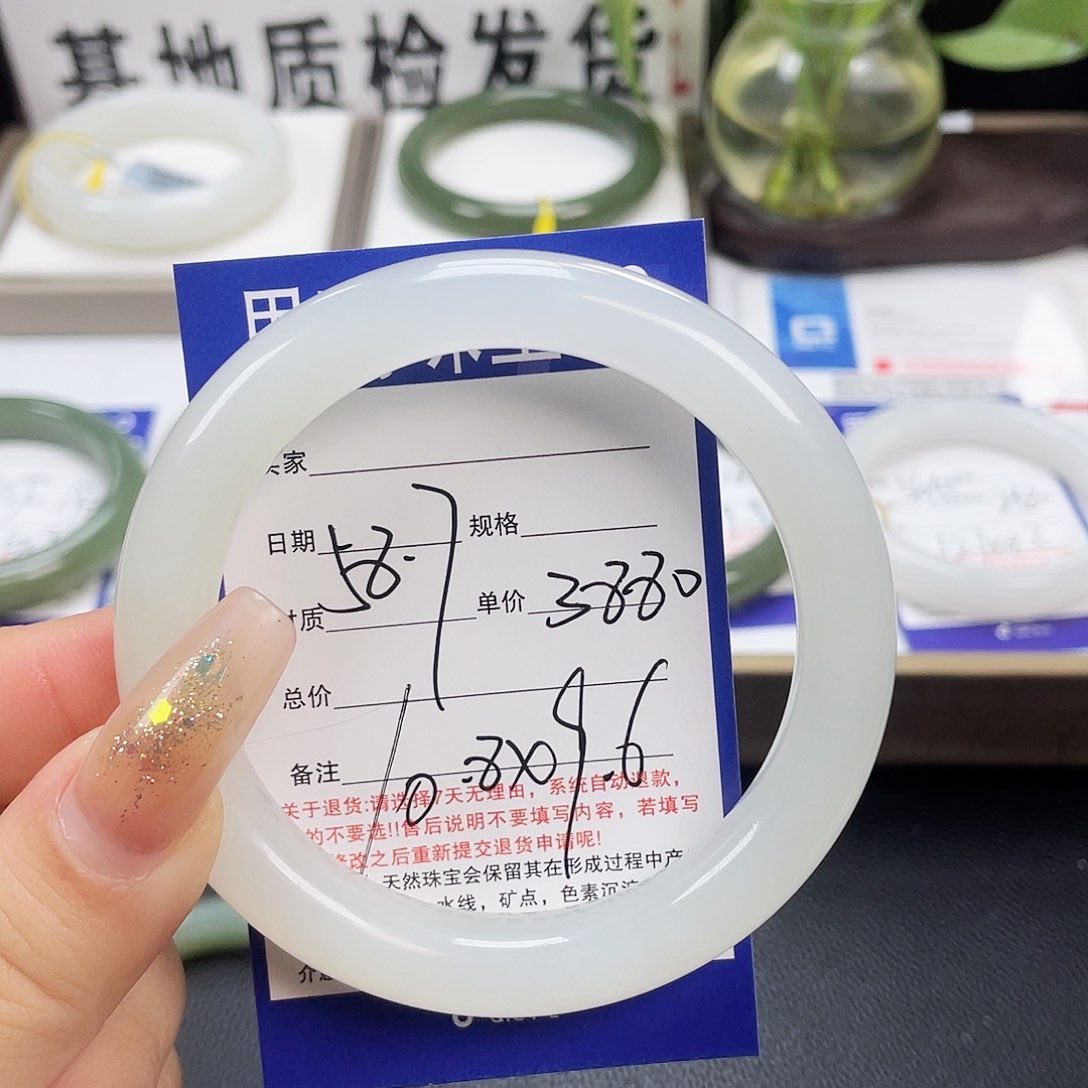 和田玉手镯未镶嵌