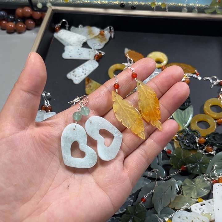 蛇纹石玉合金耳饰