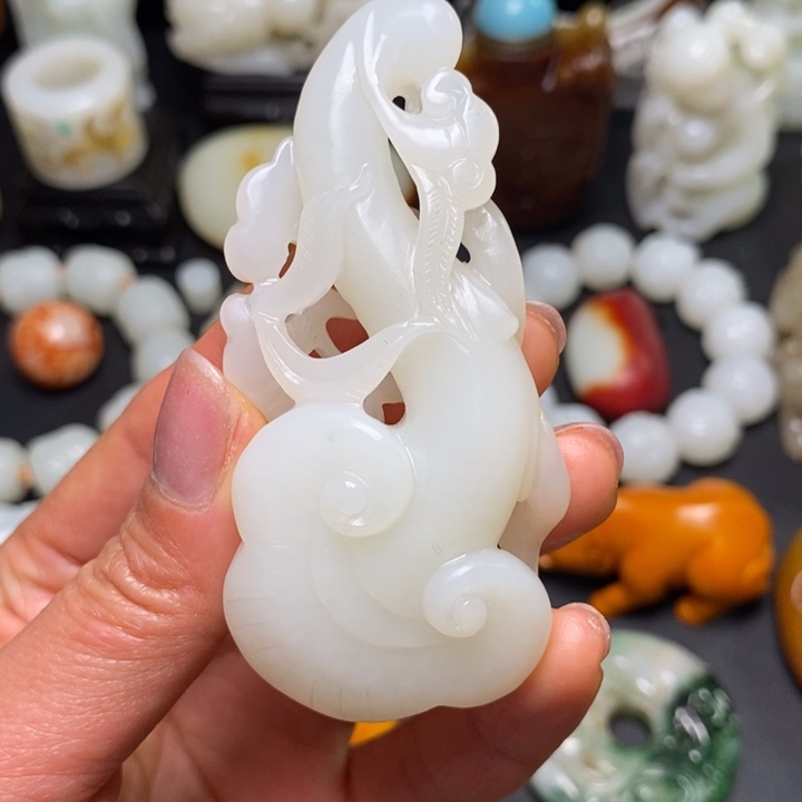 和田玉未镶嵌把件