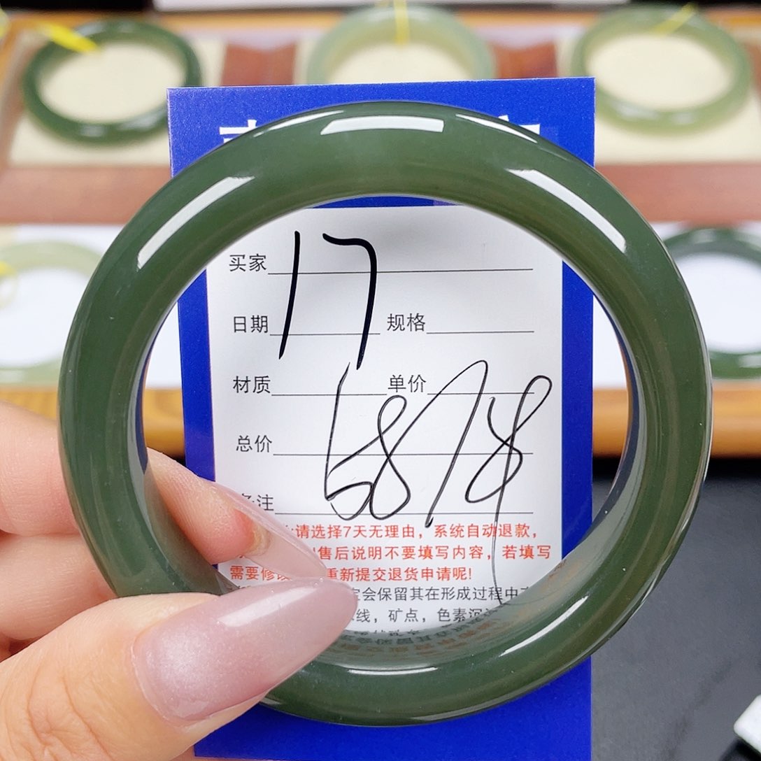 和田玉手镯未镶嵌