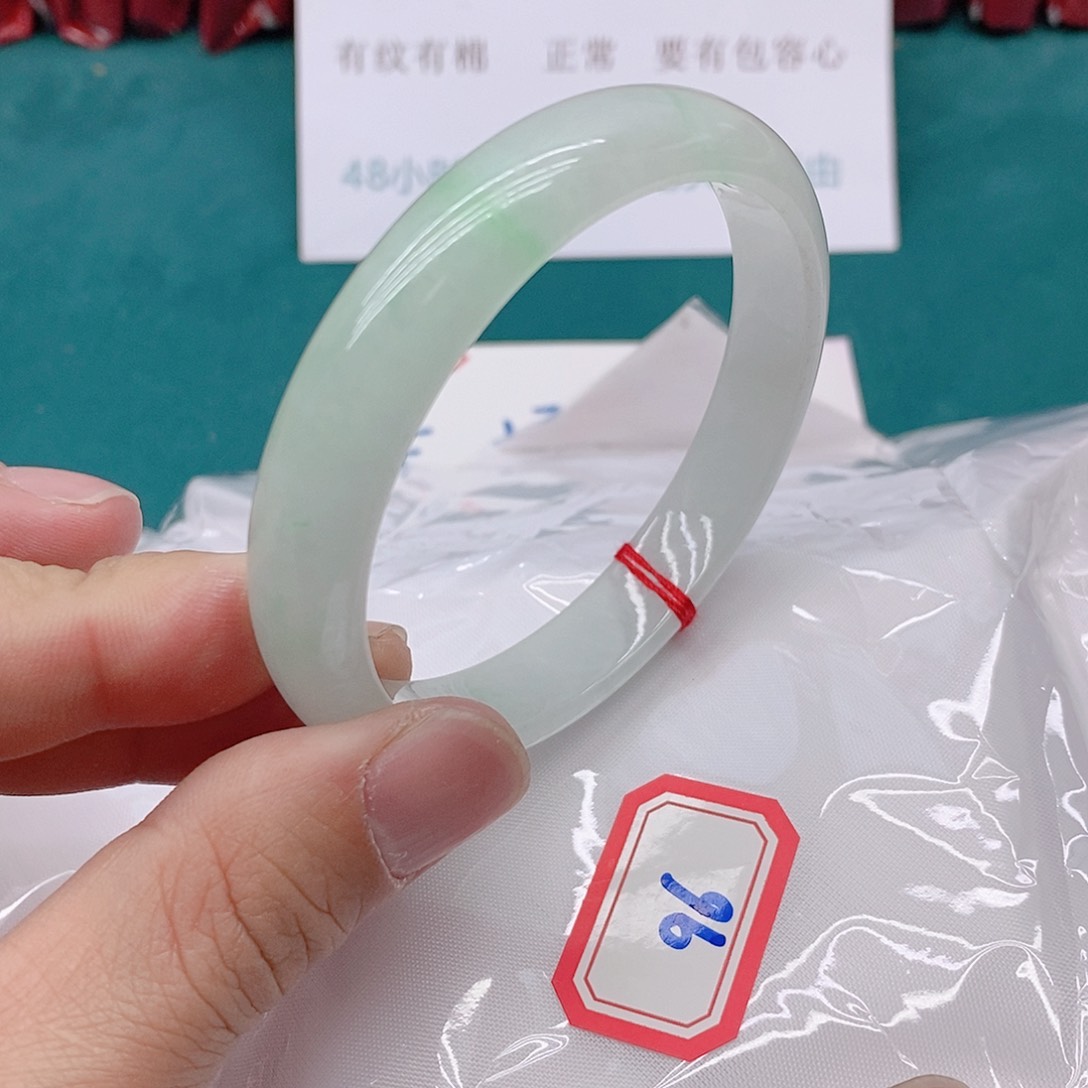 翡翠手镯未镶嵌?****96666666