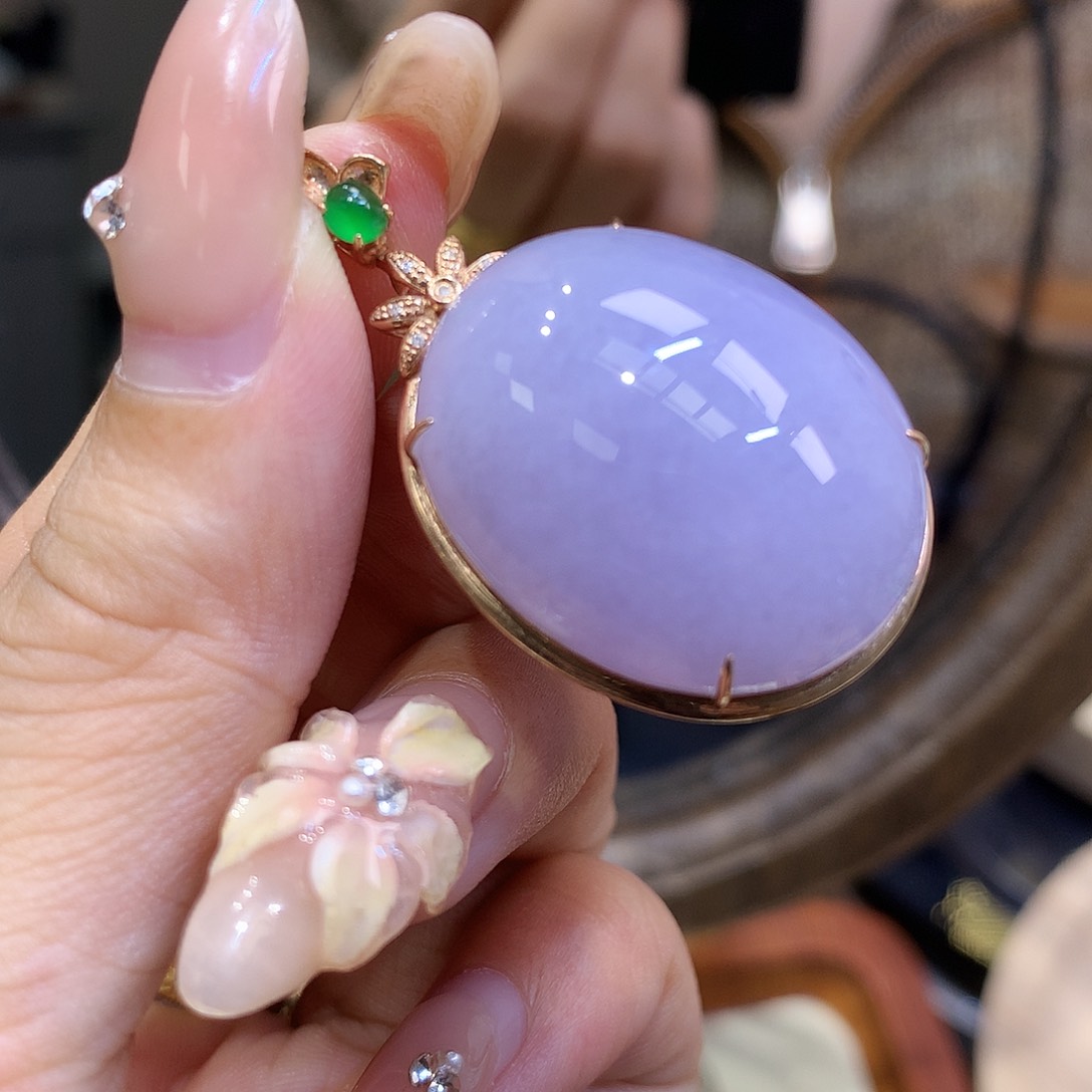 18K金镶嵌挂件翡翠