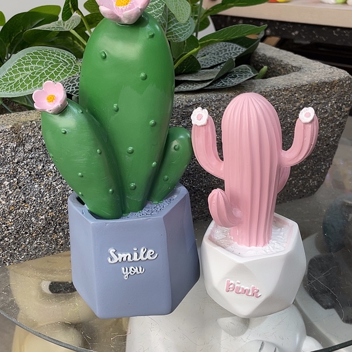 树脂仙人掌一对一对