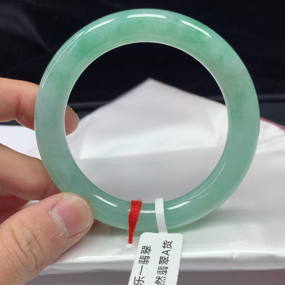 翡翠手镯（圆镯）未镶嵌56.1