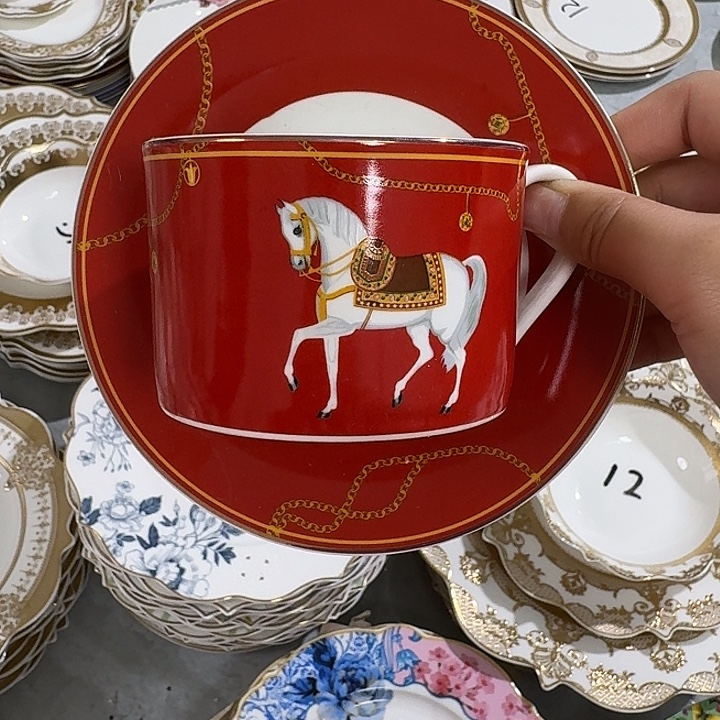 瓷红色小马咖啡杯碟2套微瑕