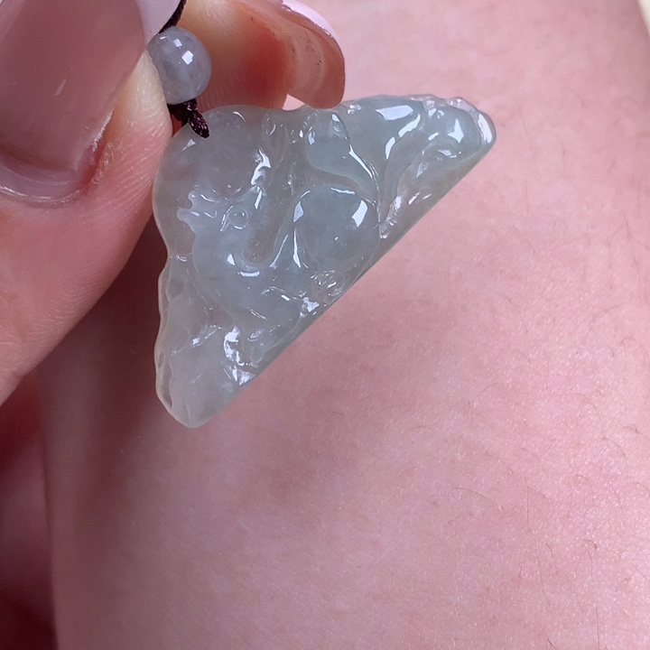 翡翠颈饰未镶嵌九尾狐