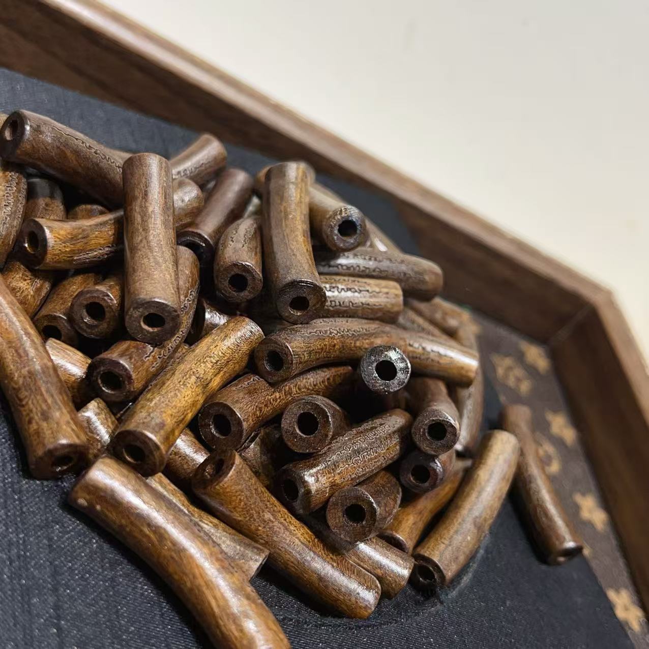 【1个】沉木五条经弯管隔珠diy半镯配件约8*34*3mm