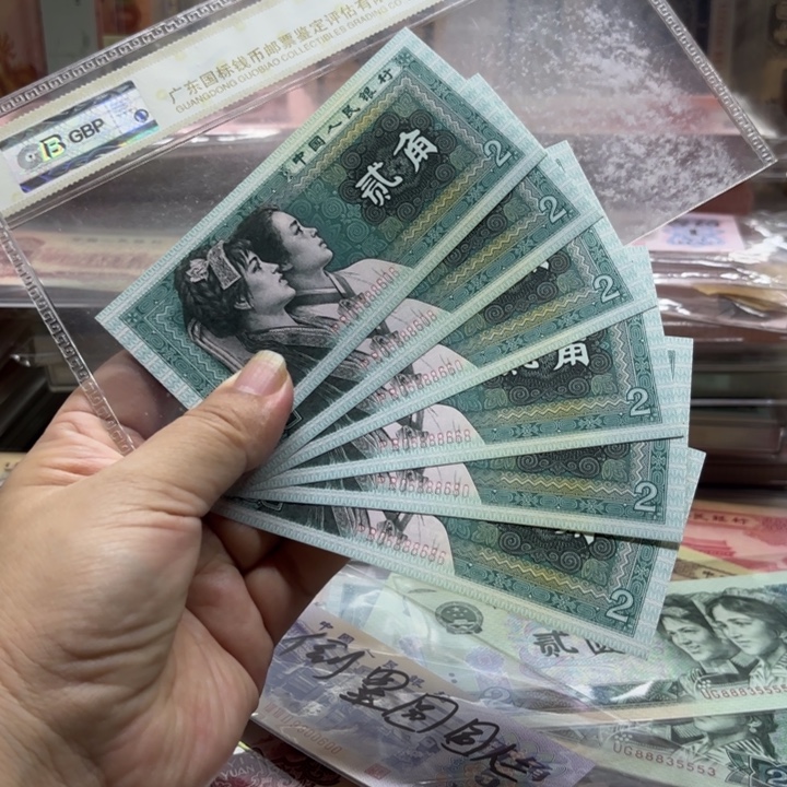 凤***店8002、6张中间豹子888倒置圆圆人三号——
