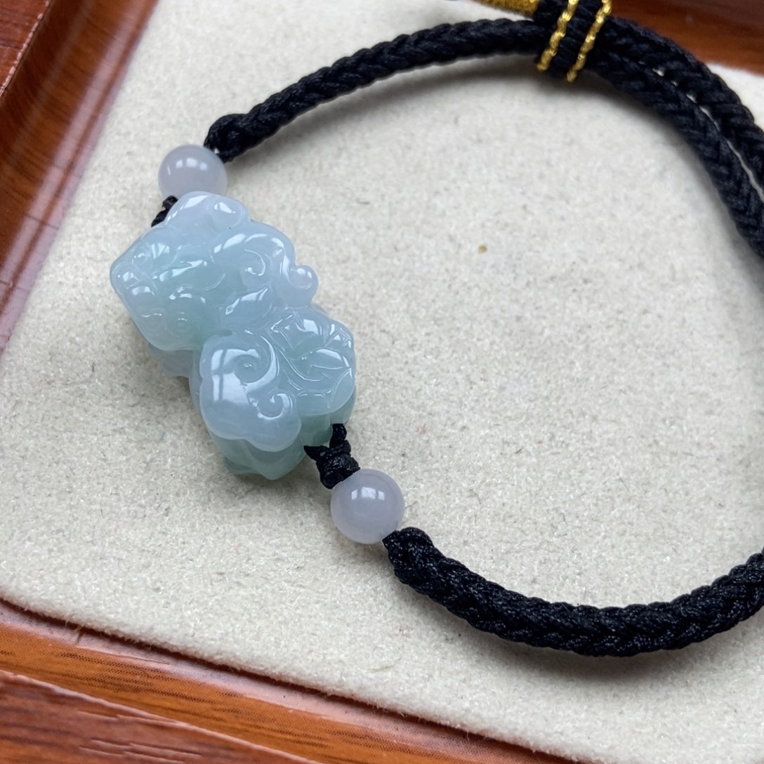 翡翠未镶嵌颈饰霸王